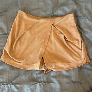 Fabrik suede tan skort